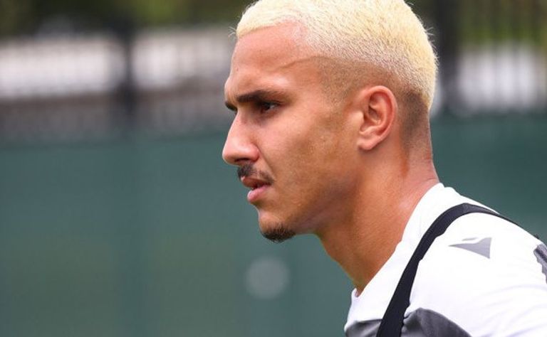 يانيس حماش منتخب الجزائر