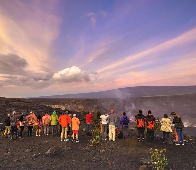 حديقة Hawaii Volcanoes National Park  حديقة Yellowstone National Park