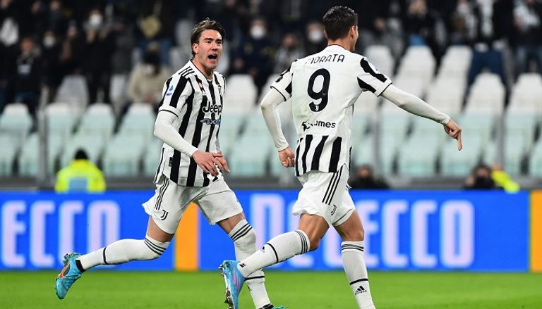 فلاهوفيتش وموراتا خلال مباراة يوفنتوس وسبيزيا دوشان فلاهوفيتش نجم يوفنتوس هداف الدوري الإيطالي