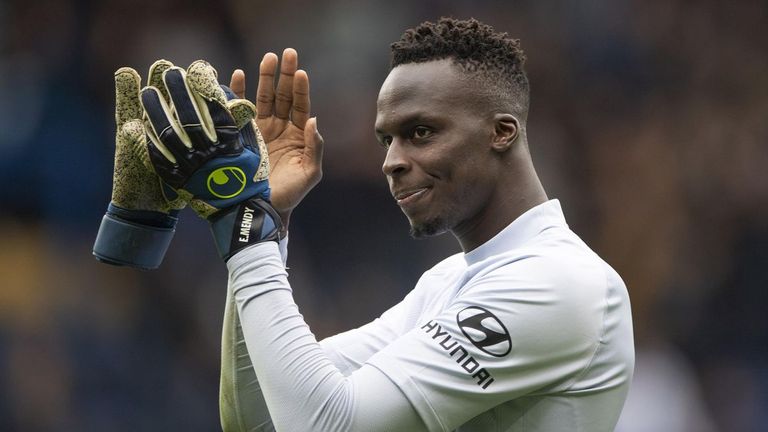 إدوارد ميندي محمد صلاح ورياض محرز نجما ليفربول ومانشستر سيتي