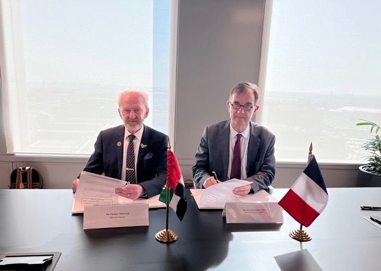 أثناء لقاء ممثلي الجانبين