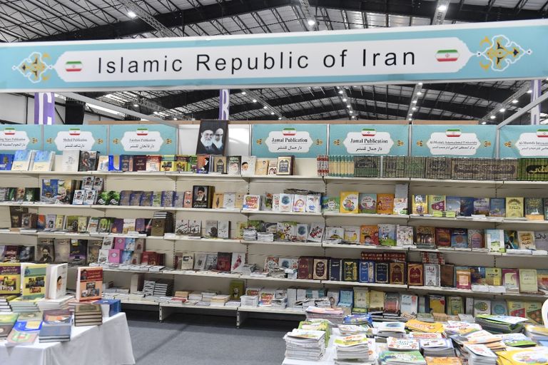 صورة قاسم سليماني في معرض بيروت للكتاب