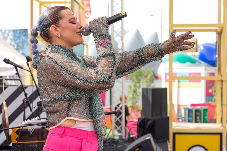 الفنانة النرويجية نيون لون