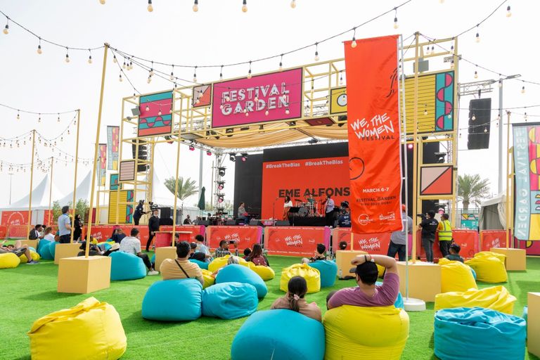 الفنانة النرويجية نيون لون