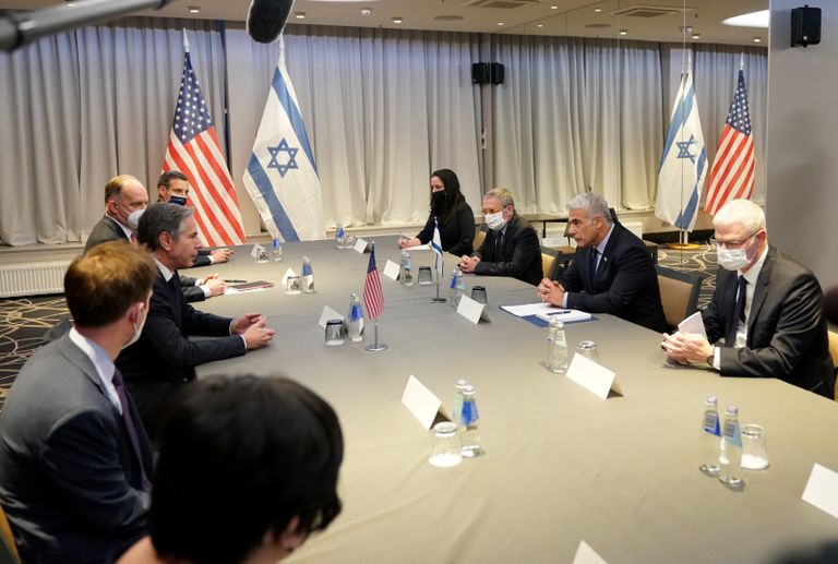 جانب من اللقاء بين لابيد وبلينكين في لاتفيا