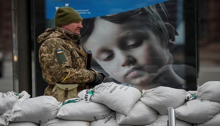 جندي أوكراني في العاصمة كييف