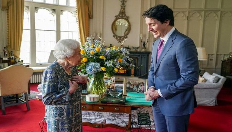  الملكة إليزابيث الثانية تستقبل رئيس الوزراء الكندي في قصر وندسور