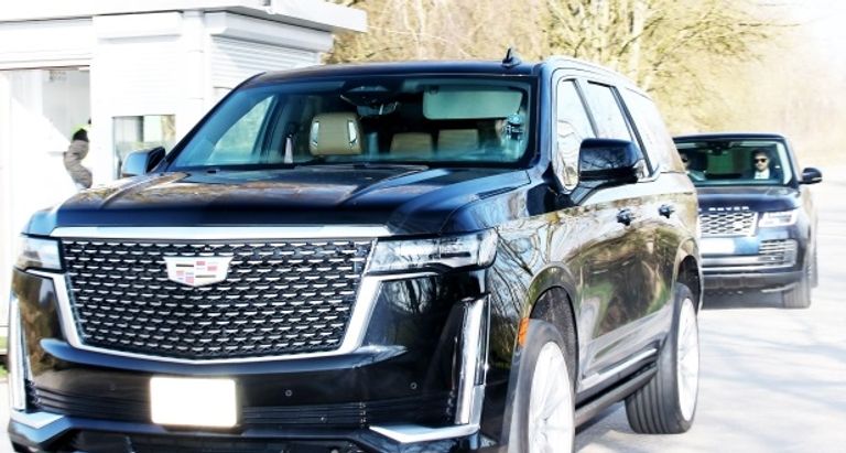 الحرس الشخصي يصطحب رونالدو