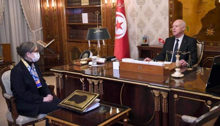 صورة للرئيس التونسي قيس سعيد مع رئيسة حكومته