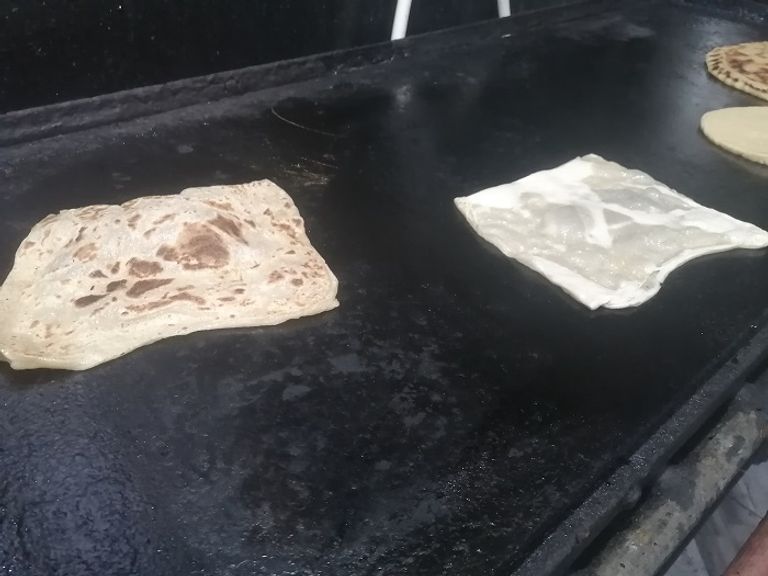 محل سيدة جزائرية لبيع الخبز التقليدي في العاصمة محل سيدة جزائرية لبيع الخبز التقليدي في العاصمة