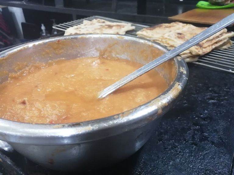 محل سيدة جزائرية لبيع الخبز التقليدي في العاصمة محل سيدة جزائرية لبيع الخبز التقليدي في العاصمة