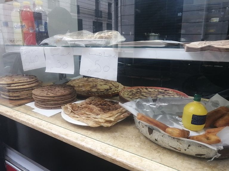 محل سيدة جزائرية لبيع الخبز التقليدي في العاصمة محل سيدة جزائرية لبيع الخبز التقليدي في العاصمة