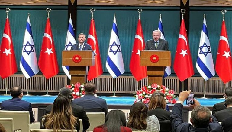 جانب من المؤتمر الصحفي للرئيس التركي ونظيره الإسرائيلي 