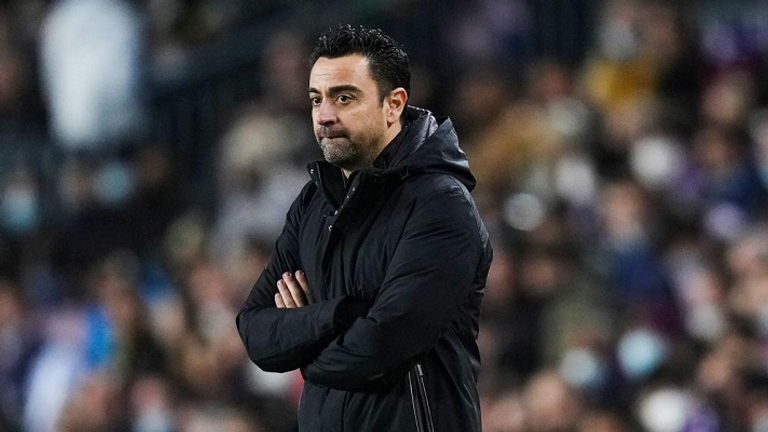 تشافي هرنانديز مدرب برشلونة مصطفى محمد مهاجم جالطة سراي