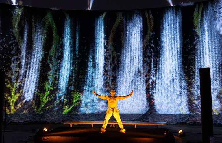 عرض فني على هامش الحلقة