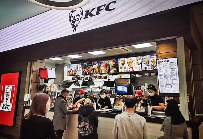 أحد فروع ماكدونالدز في روسيا