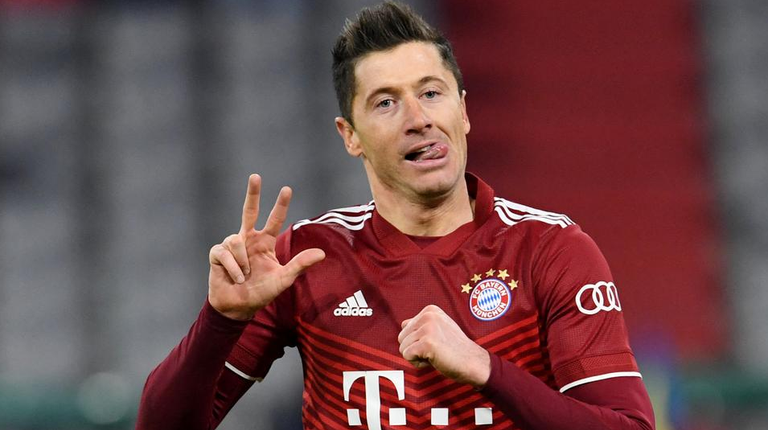 ليفا يحتفل بالتسجيل ليفاندوفسكي يحتفل بهز شباك سالزبورج