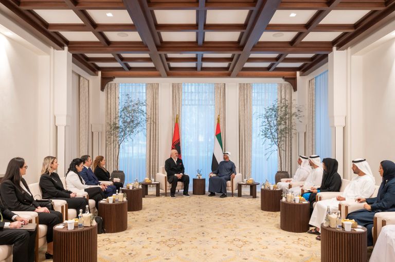 جانب من لقاء ولي عهد أبوظبي ورئيس وزراء ألبانيا