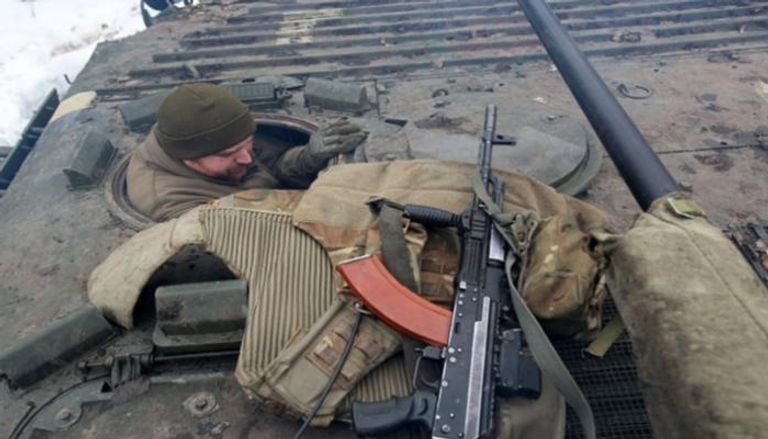 جندي روسي في إحدى الآليات العسكرية بأوكرانيا