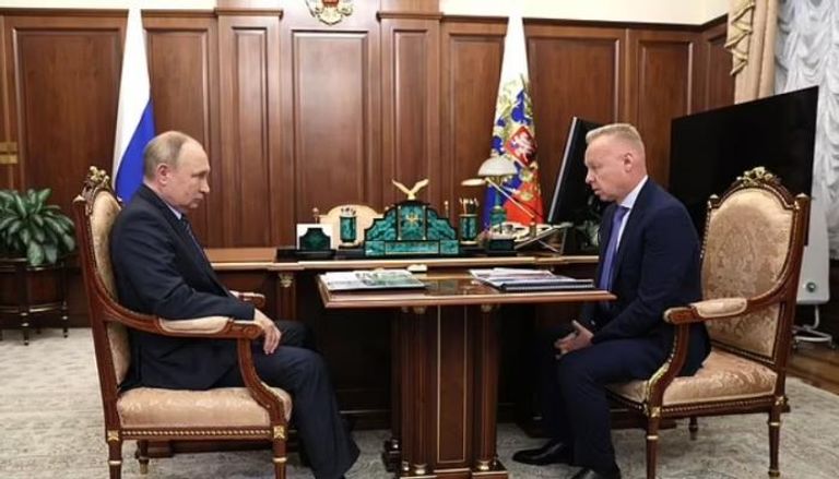 لقاء جمع بين ديمتري مازبين والرئيس الروسي في يناير الماضي