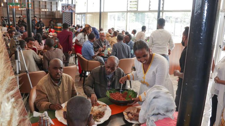 استقبال 150 مكفوفا  في مقهى بأديس أبابا