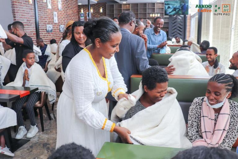 استقبال 150 مكفوفا  في مقهى بأديس أبابا