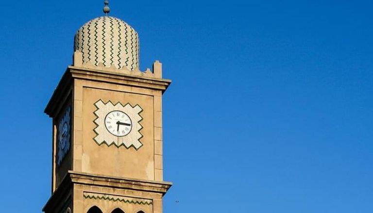 ساعة ببناية تاريخية بمدينة الدار البيضاء - أرشيفية