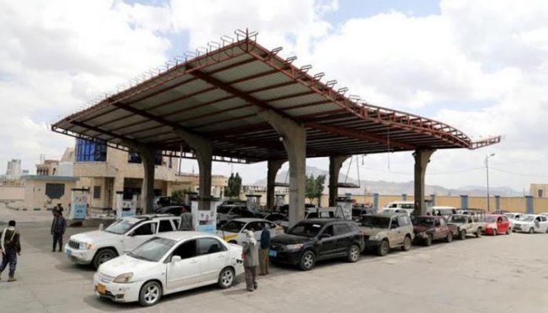 الحوثي يقر تسعيرة جديدة للوقود لإنعاش السوق السوداء