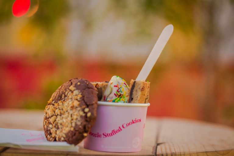 السوق الليلي لمأكولات الشارع يقدم تجارب استثنائية السوق الليلي لمأكولات الشارع يقدم تجارب استثنائية