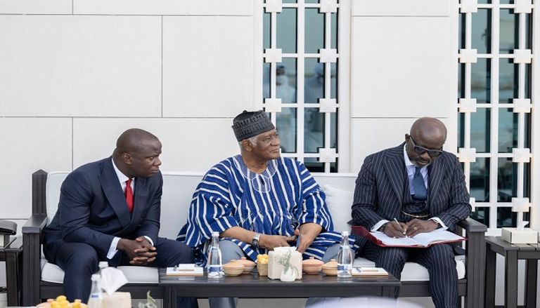 الشيخ محمد بن زايد آل نهيان خلال لقاء رئيس غانا