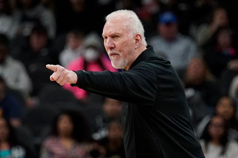 جريج بوبوفيتش المدرب الأسطوري لسان أنطونيو سبيرز جريج بوبوفيتيش يحتفل بإنجازه في دوري السلة الأمريكي