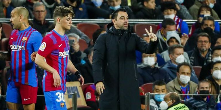 تشافي ونجوم برشلونة