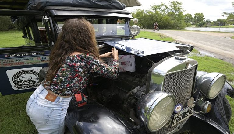 السيارة التي تتنقل بها العائلة خلال رحلتها