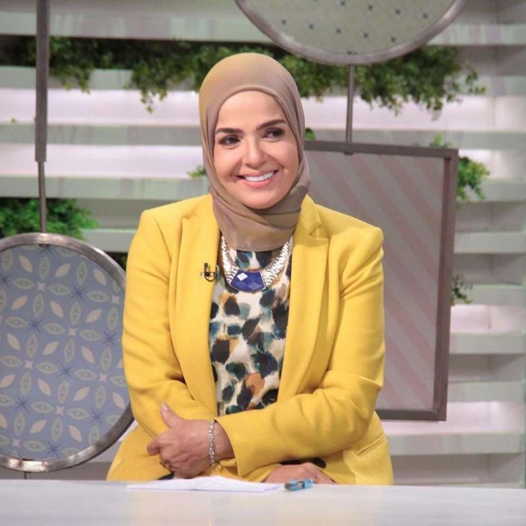 الإعلامية المصرية منى عبدالغني