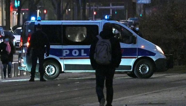 الشرطة الفرنسية في موقع الجريمة