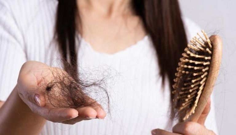 تساقط الشعر قد يؤدي إلى مضاعفات أخطر