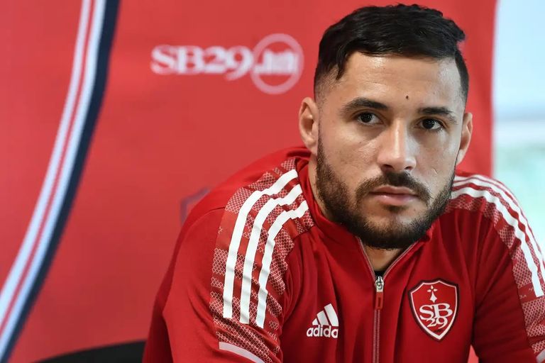 يوسف بلايلي يوسف بلايلي لاعب بريست الفرنسي