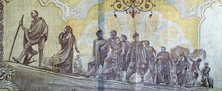 غاندي خلال مسيرة الملح