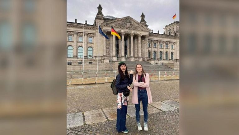 نازحون أوكرانيون يحاولون الهرب من القصف- الفرنسية