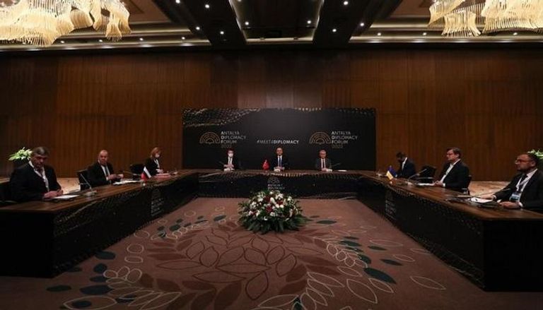  اجتماع ثلاثي بين وزير خارجية تركيا ونظيريه الروسي والأوكراني