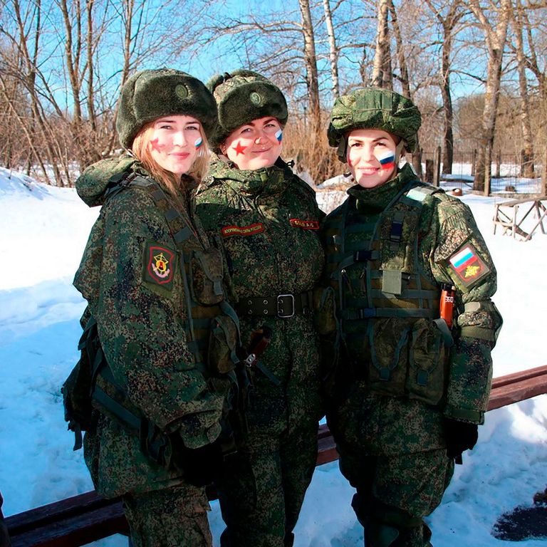 جنديات بالجيش الروسي