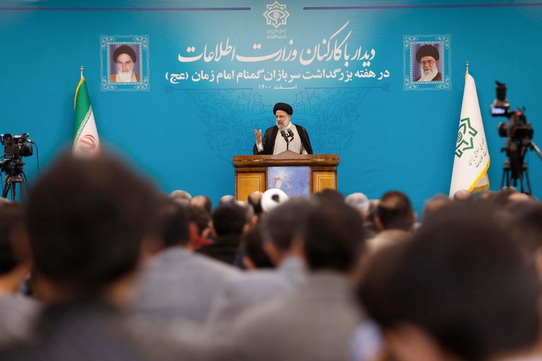 رئيسي يحث الاستخبارات الإيرانية على تصفية المعارضين