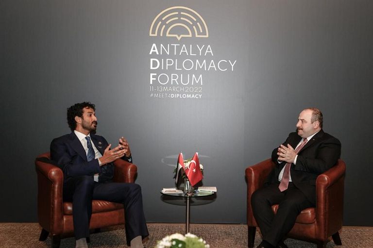 وزير الاقتصاد الإماراتي خلال المنتدى