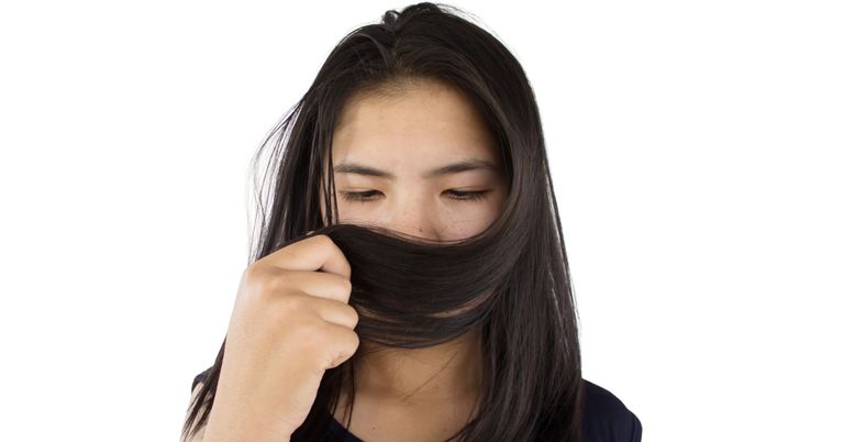 رائحة الشعر الكريهة تعود لعدة أسباب