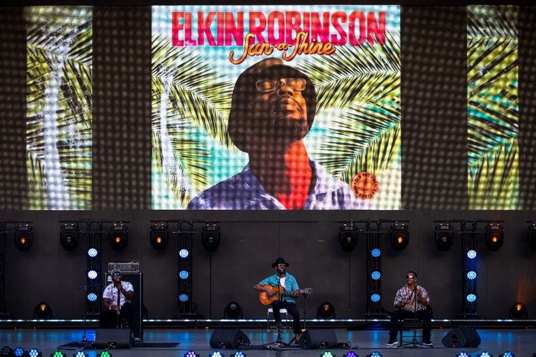  المغني إلكين روبنسون