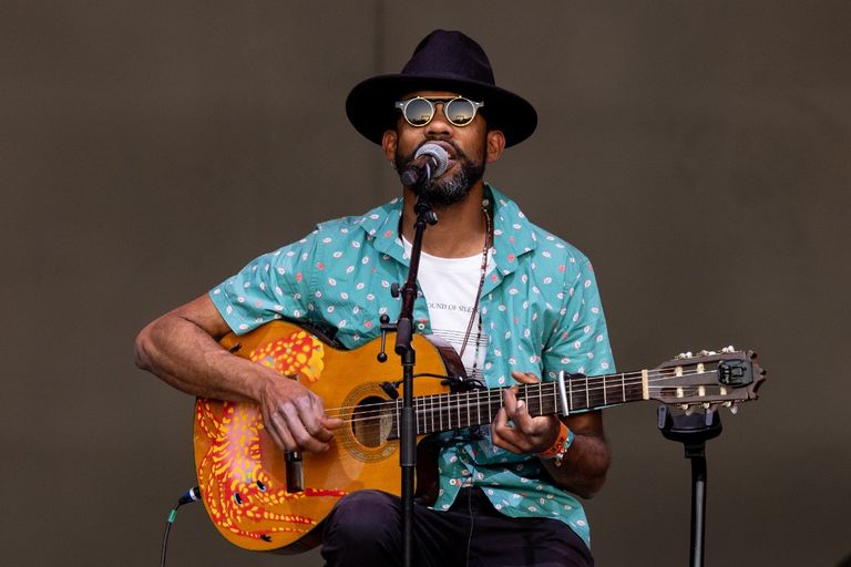  المغني إلكين روبنسون