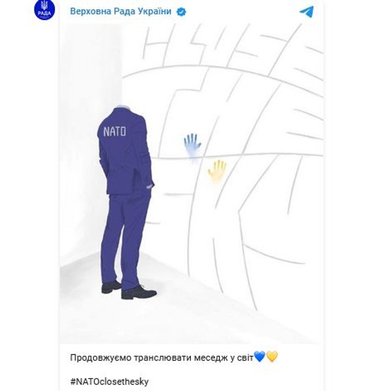 الصورة التي مشرها البرلمان الأوكراني للناتو وتم تداولها بشكل واسع علما الناتو وأوكرانيا