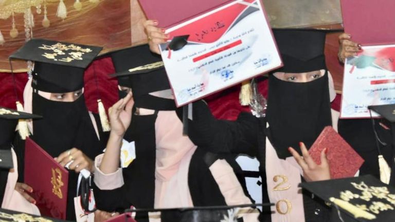 فتيات يمنيات قهرن إرهاب مليشيات الحوثي