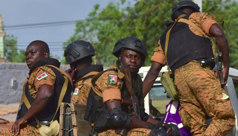 عناصر من الجيش بوركينا فاسو