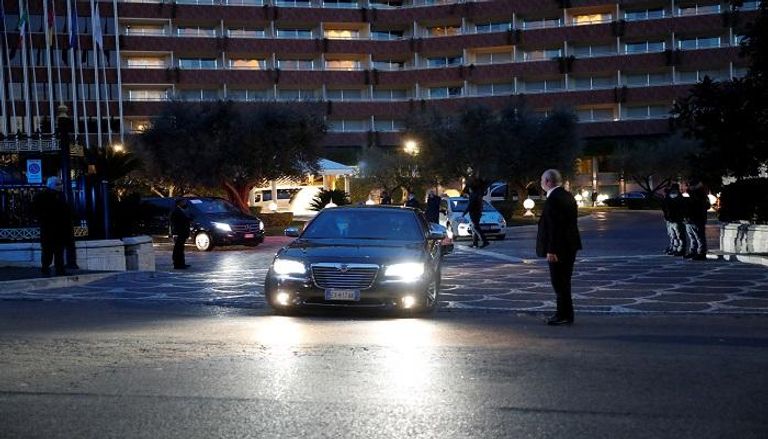  الوفد الصيني يغادرون أحد فنادق روما عقب لقاء الوفد الأمريكي